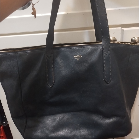 Fossil Large Sydney Tote - Picture 2 of 11